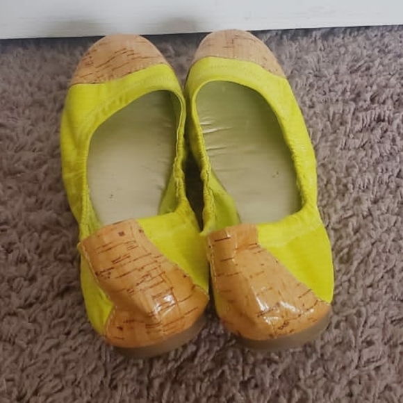 BCBGeneration Womens Elley Cork Ballet Flat Shoes Yellow Cap Toe Slip Ons 9.5B🌴 - Picture 3 of 10